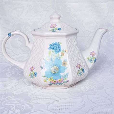 Vintage Sadler Floral Teapot – Aunt Gladys' Attic