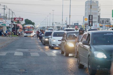 Ambiente caluroso y húmedo con probabilidad de chaparrones para el fin