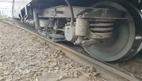 Accident Feroviar Grav Un Tren Cu De C L Tori A Deraiat Pe Ruta