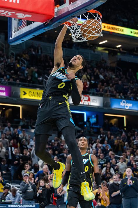 Indiana Pacers Guard Tyrese Haliburton 0 Dunks The Ball In The Second