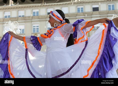 Folk groups Colombia Folklore Foundation from Santiago de Cali, during ...