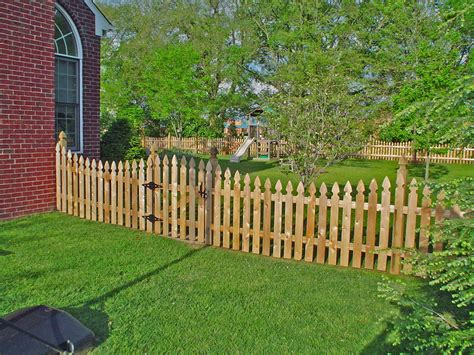 Pin By Glenda Thompson On Rental Project Fence Design Picket Fence