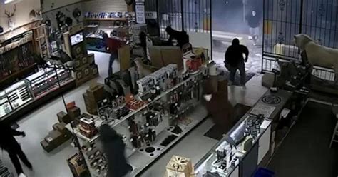 Watch Brazen Texas Gun Store Robbery Cbs News