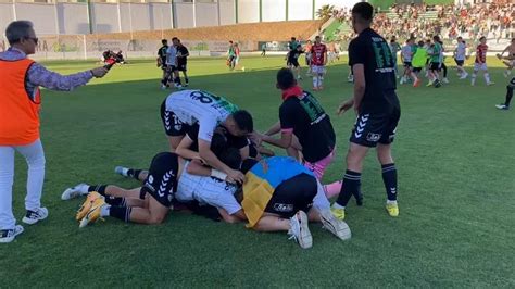 Video La Celebraci N Del Antequera En El C Sped Tras Subir A Primera Rfef