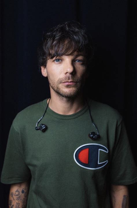 Hl Daily Media On X Louis Photographed Backstage For