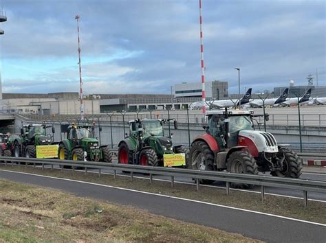 Rolnicy blokują okolice lotniska we Frankfurcie nad Menem Wykop pl