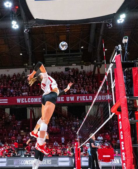 Uw Addresses Leaked Womens Volleyball Photos The Badger Herald