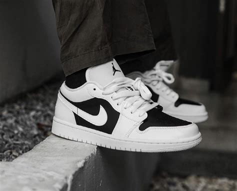 Jordan Low Panda Giày thể thao hot nhất của năm Nhấn vào để xem