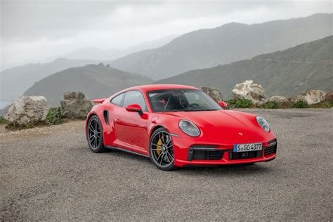 Porsche 911 turbo s confira os equipamentos e a ficha técnica completa