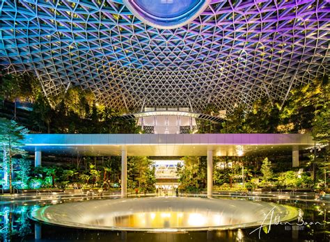 Jewel Changi Airport HSBC Rain Vortex, Toroid Glass-and-steel Ceiling ...