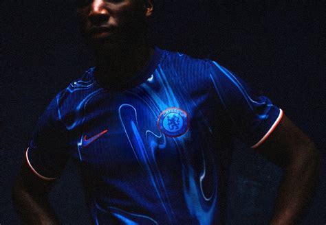 Mois S Caicedo Y El Chelsea Presentaron Su Nueva Camiseta La Marea