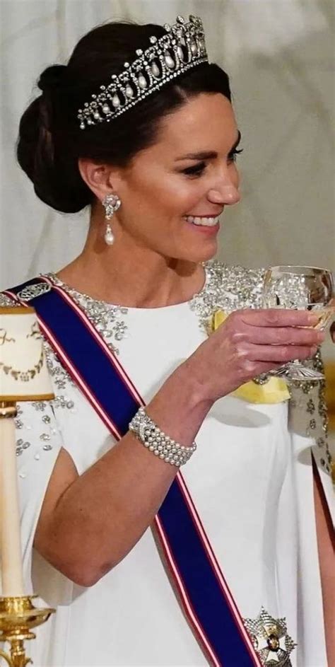 Kate Middleton Dons Ivory Alexander Mcqueen Dress At Coronation Artofit