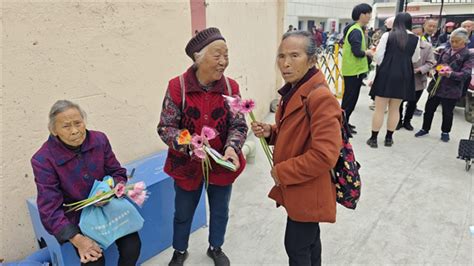 东坡区修文镇清明节开展“鲜花祭祖，文明祭祀”活动 关注森林