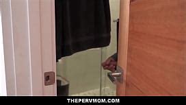 My MILF Step Mom Volunteers To Nude Model XNXX