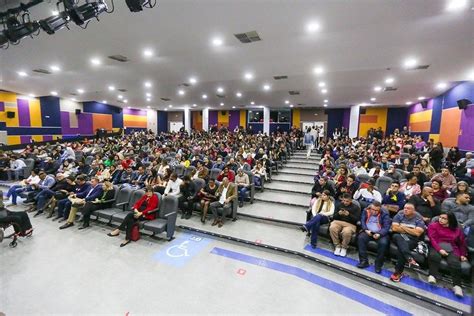 Novo Teatro Municipal de Itapevi recebe cerca de mil pessoas em três