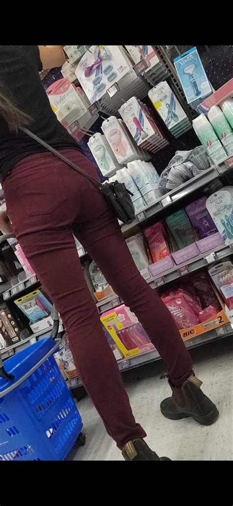 Big Wide Ass Babe In Lulu Shorts Lots Of Angles Bonus Skinny Girl Short Shorts