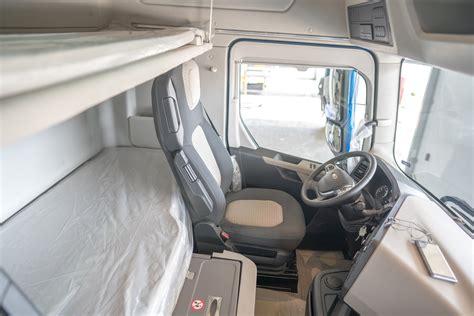 Pictures: Inside the Ford Trucks F-MAX cabin - PMV Middle East