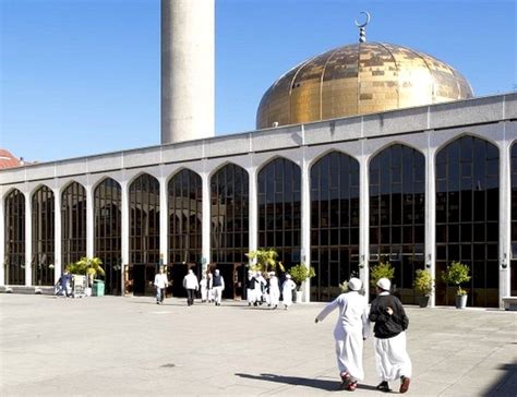 London Mosques Given Protected Heritage Status Bbc News