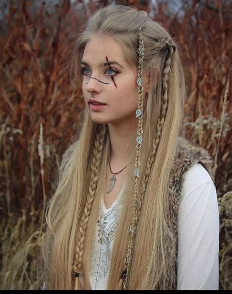 Pin By Jennifer Bush On Ren Faire Medieval Hairstyles Renaissance