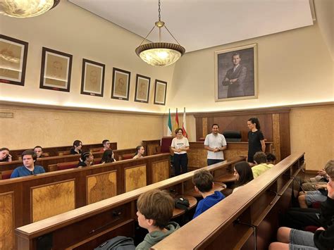 Ayuntamiento de Andújar El concejal de Juventud recibe a 20 erasmus