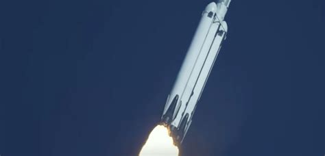 Il Video Del Lancio Del Razzo Spacex Falcon Heavy Per L Unica Missione