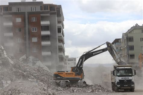 Deprem enkaza çevirmişti Nurdağı ve İslahiye de ağır hasarlı 950 bina