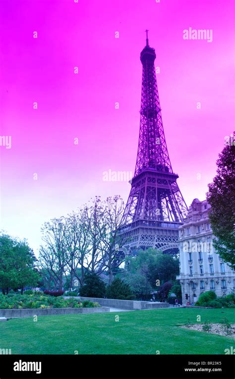 Eiffel Tower And Pink Sky Hi Res Stock Photography And Images Alamy