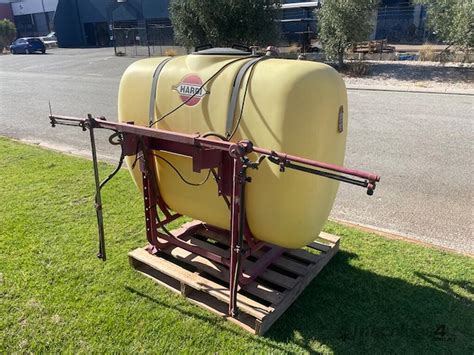 Used Sprayer Sprayer Hardi 800l 3pl Side And Top Booms 3pl Sprayers In