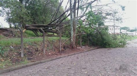 Chuva Forte Atinge Mais De 10 Cidades Do Sul De MG E Deixa Estragos