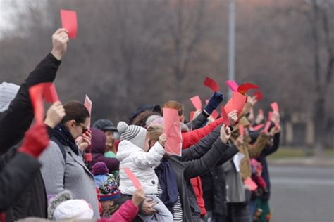 România are tot mai puțini copii iar ultimele cifre indică 3 6