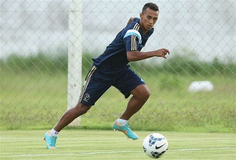 Lateral Esquerdo Juninho Do Palmeiras Pode Pintar No Fluminense