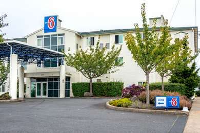 Pet Friendly Hotels in Lincoln City, Oregon accepting Dogs and Cats