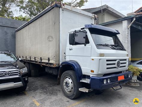 Caminhão Toco 4x2 Baú sider à venda Caminhões e Carretas