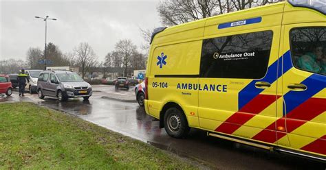 Fietser Geschept Door Auto Op Rotonde In Hasseler Es In Hengelo 1twente