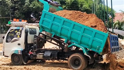 Mobil Dump Truck Tanah Isuzu Euro Jomplang Muatan Tanah Urug Youtube