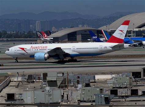 Austrian Airlines Boeing Z Er Oe Lpb Darryl Freeman Flickr