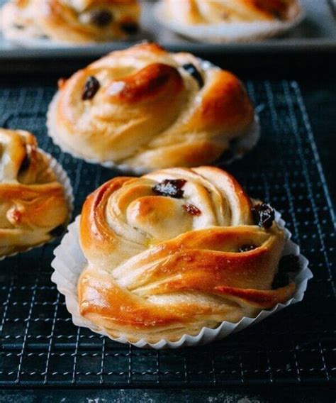 Cinnamon Raisin Buns Soft And Lightly Sweet The Woks Of Life Recipe Fluffy Cinnamon Rolls