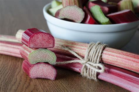 Rhubarb varieties: different types of rhubarb - Plantura