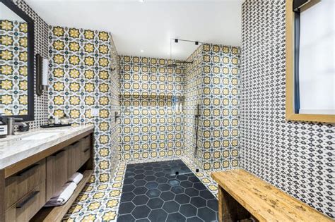 Love it or hate it? Lots of colorful tile : r/HGTV