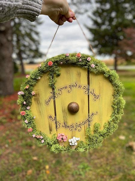 How To Create Your Own Hobbit Door Wreath In Door Wreaths Diy