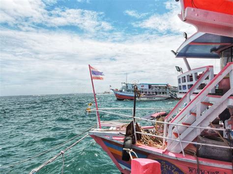 A View Of Koh Larn Island Thailand Editorial Photo Image Of Waves