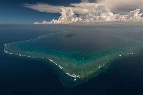 Jaw-Dropping Aerial Shots of Fiji's Great Sea Reef