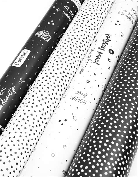 Cadeaupapier Wit Met Zwarte Dots Stevig Papier Zoedt