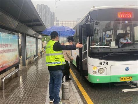 武汉公交多举措应对大暴雨 行车 线路 驾驶员