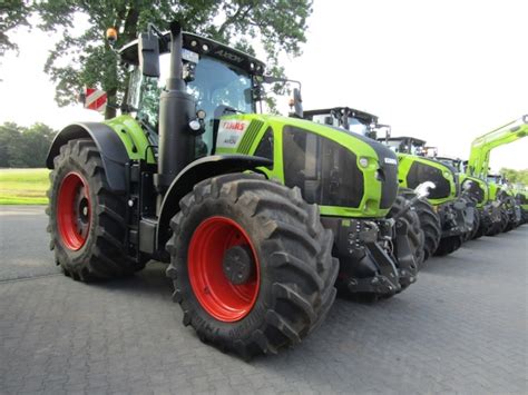 Arion 500 600 E Axion 900 Claas Amplia La Gamma Trattori Agronotizie Agrimeccanica