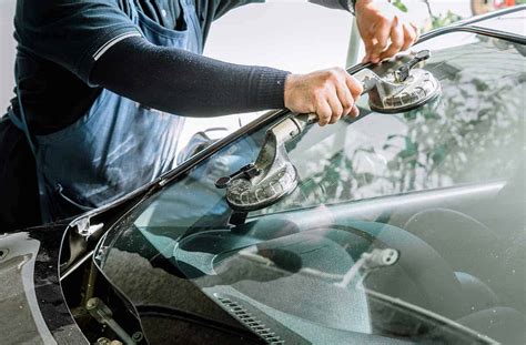 Does Your Car Windshield Need Replacement Or Repair Cars And Motors