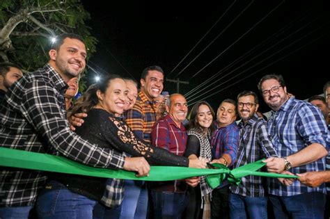 Emo O Forr Fogueira Quadrilha E Uma Multid O Marcaram A Abertura