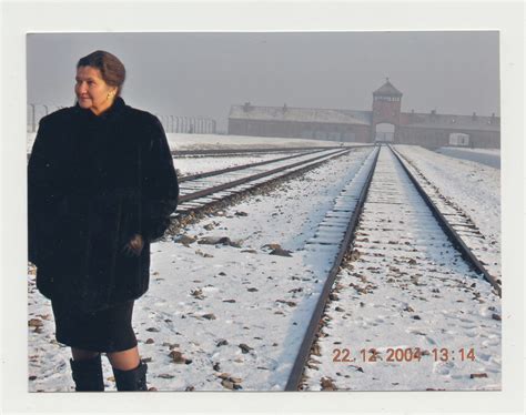 Simone Veil à Auschwitz 2004