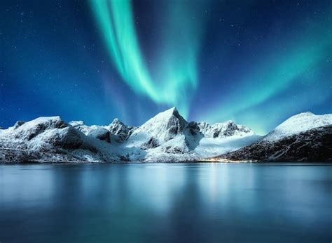 Aurora Boreal Islas Lofoten Noruega Luces Del Norte Monta As Y Reflejo