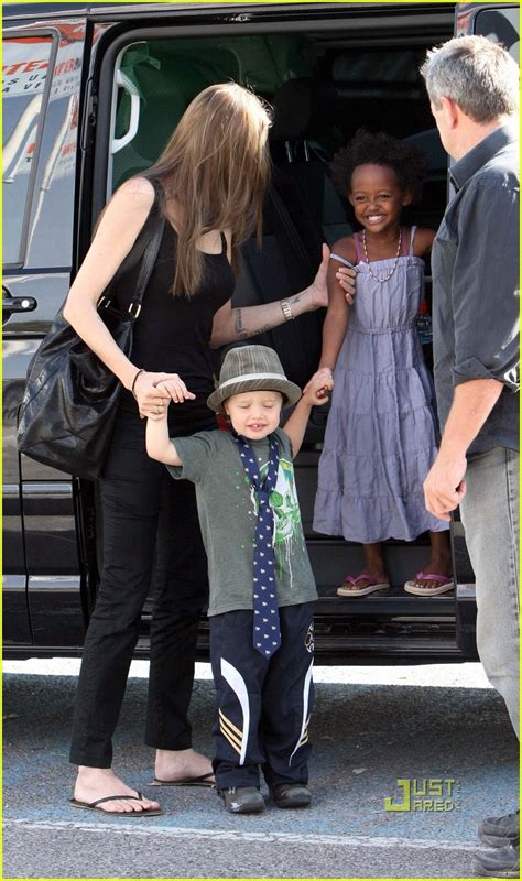 Shiloh Zahara Supermarket Sisters Photo Angelina Jolie